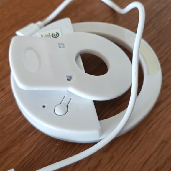 Poshmark Vanity Light Small Ring Light for Smartphone - Picture 2 of 2